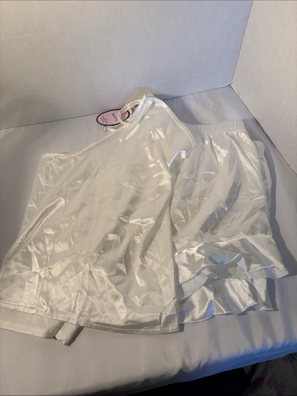Ring White Satin Lingerie with Pink Oval Tag
